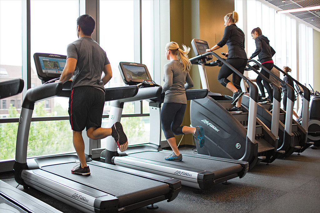 Hoe maak je een HIIT -training op een loopband?