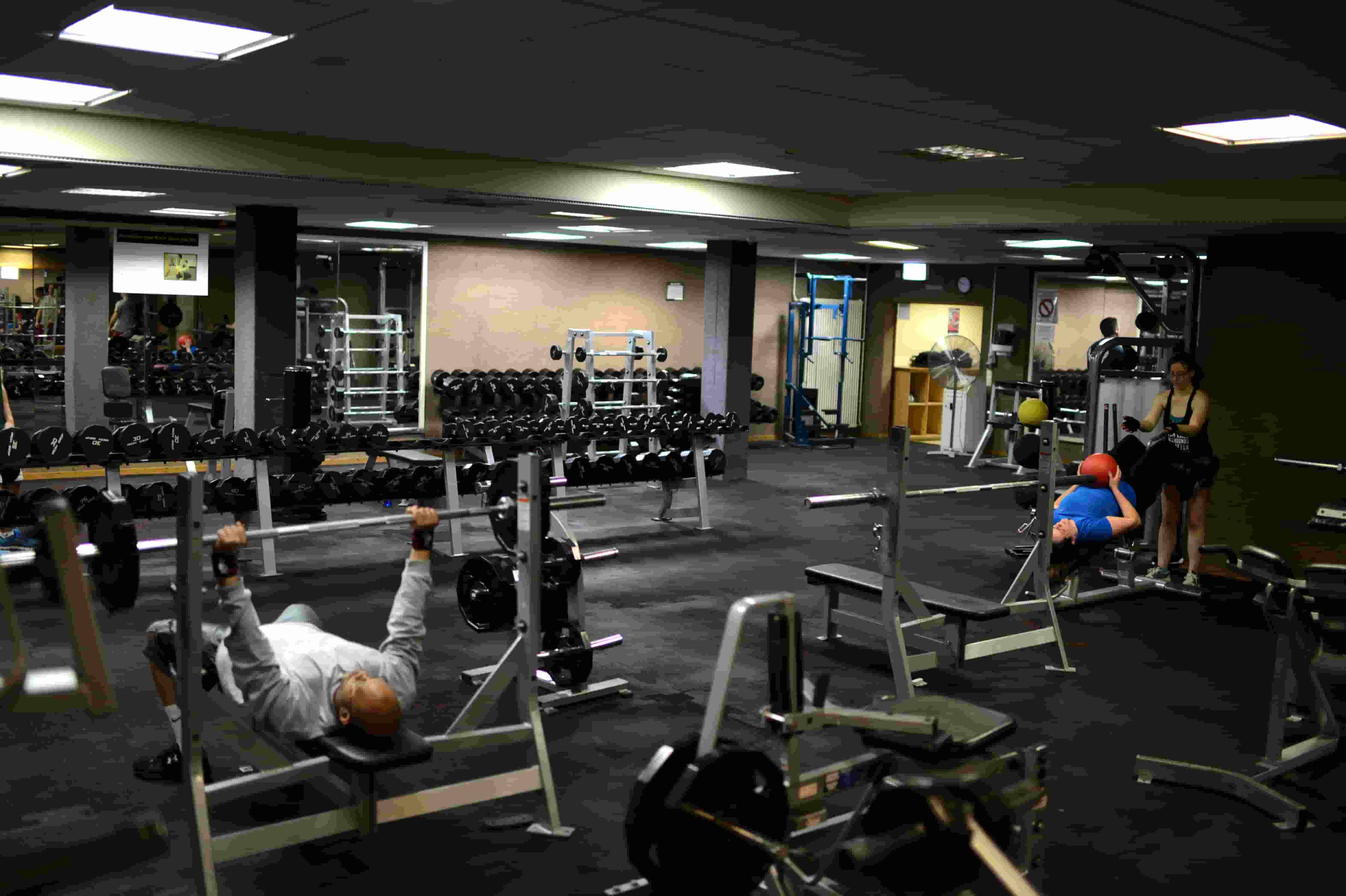 Zeven oefeningen om u te helpen snel spieren op te bouwen en een geweldig lichaam te bereiken