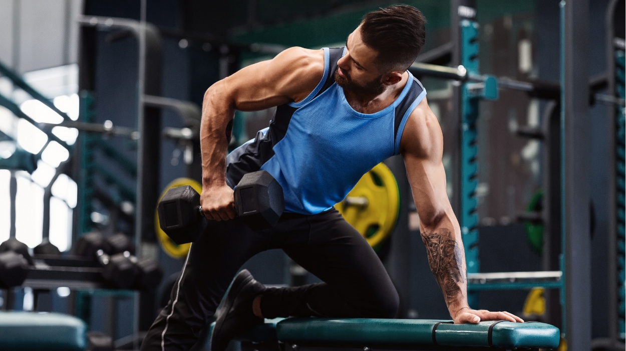Welke fitnessapparatuur is het meest efficiënt voor spieropbouw?